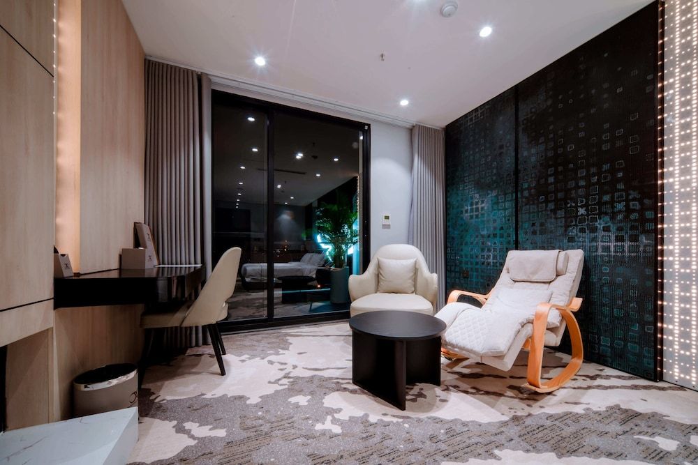 X-Digital Hotel Premium Suite, 1 King Bed, Non Smoking, Balcony 6