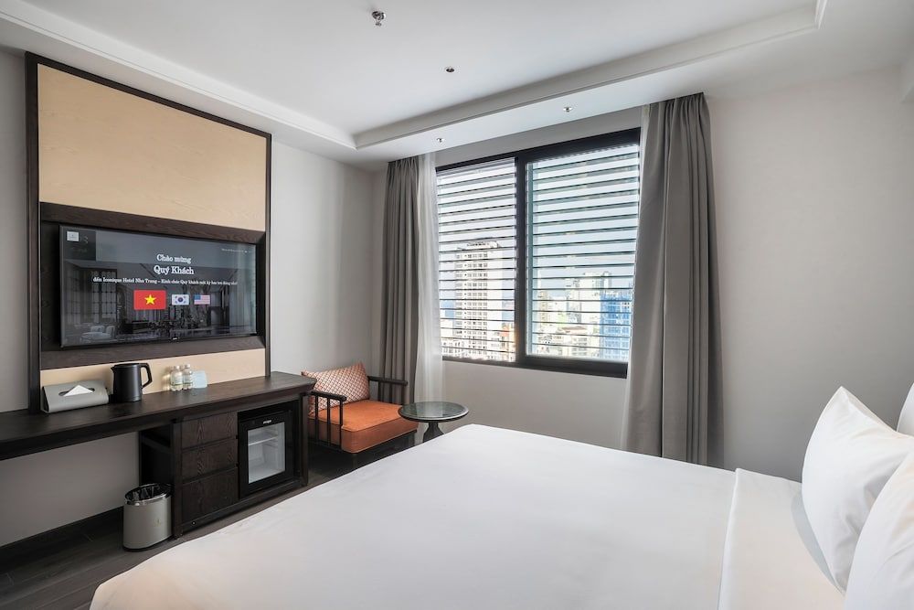 Deluxe Room, City View