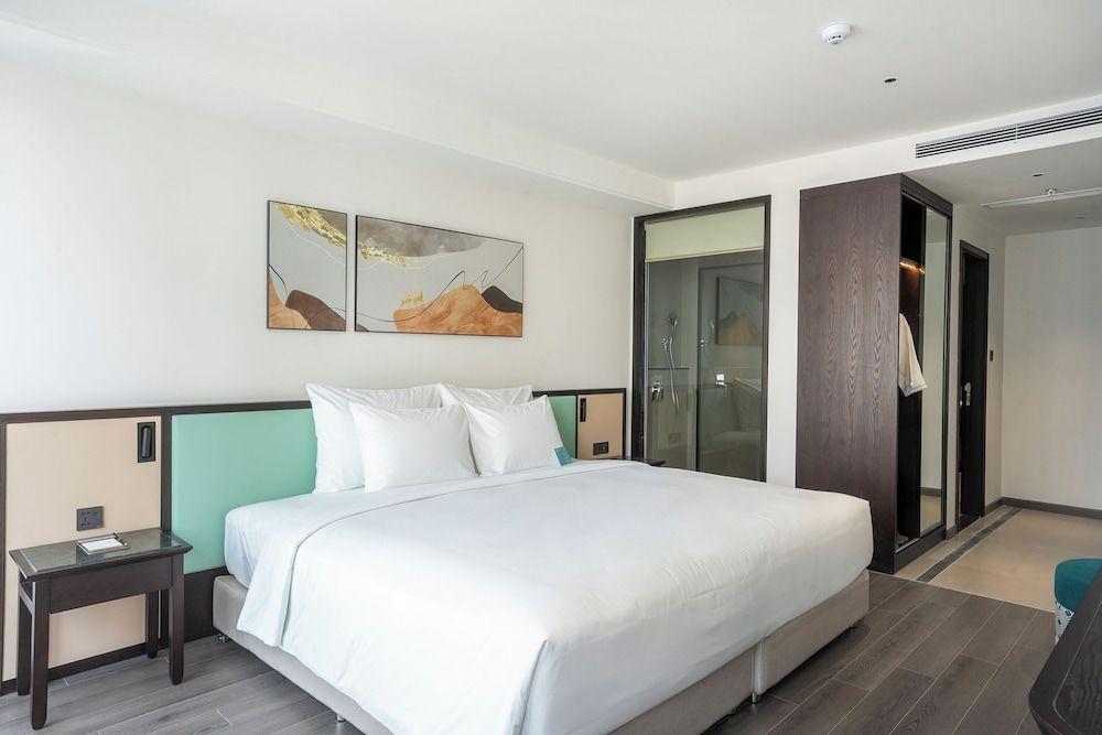 Junior Room, Balcony, Partial Sea View