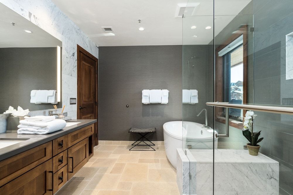 Luxury 4bdr Residence Steps From Heavenly Village 4 Bedroom Condo Condo, 4 Bedrooms 14