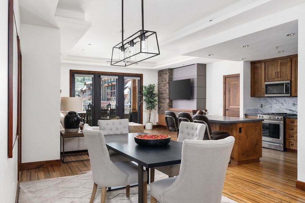 Luxury 4bdr Residence Steps From Heavenly Village 4 Bedroom Condo Condo, 4 Bedrooms 7