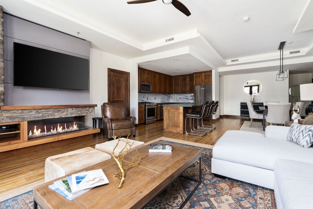 Luxury 4bdr Residence Steps From Heavenly Village 4 Bedroom Condo Condo, 4 Bedrooms 12