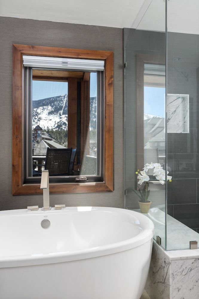 Luxury 4bdr Residence Steps From Heavenly Village 4 Bedroom Condo Condo, 4 Bedrooms 13