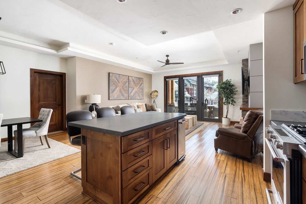 Luxury 4bdr Residence Steps From Heavenly Village 4 Bedroom Condo Condo, 4 Bedrooms 9