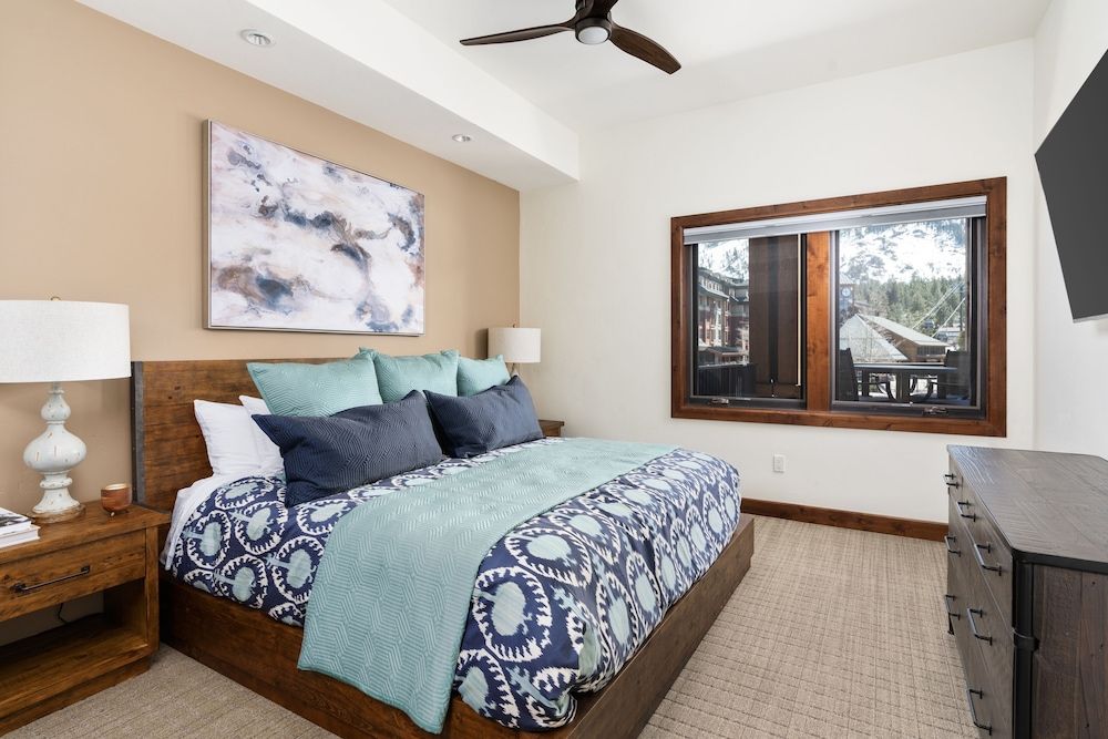 Luxury 4bdr Residence Steps From Heavenly Village 4 Bedroom Condo Condo, 4 Bedrooms 4