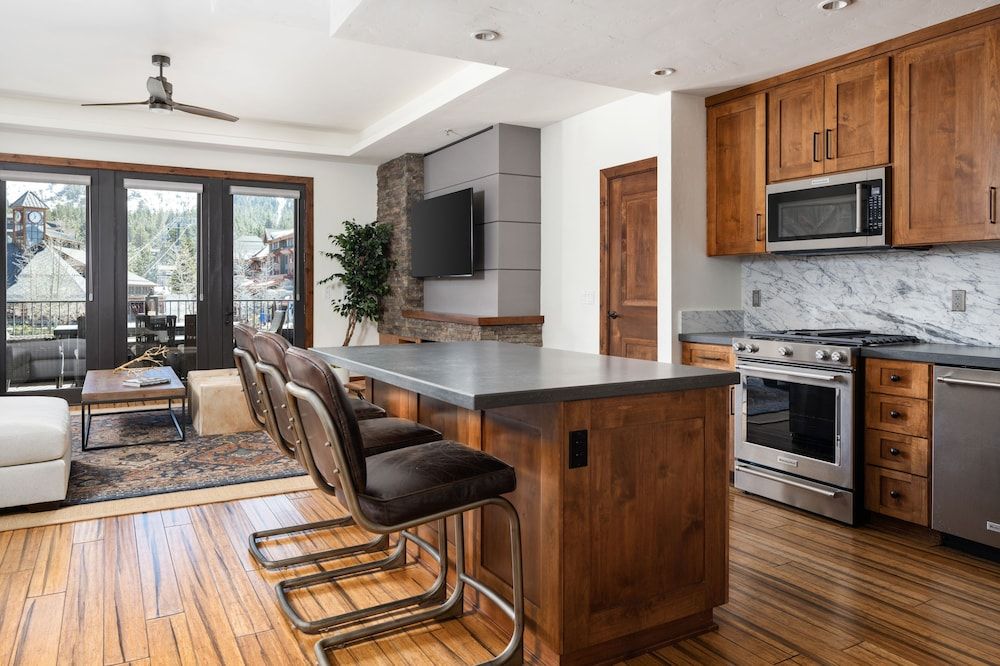 Luxury 4bdr Residence Steps From Heavenly Village 4 Bedroom Condo Condo, 4 Bedrooms 8