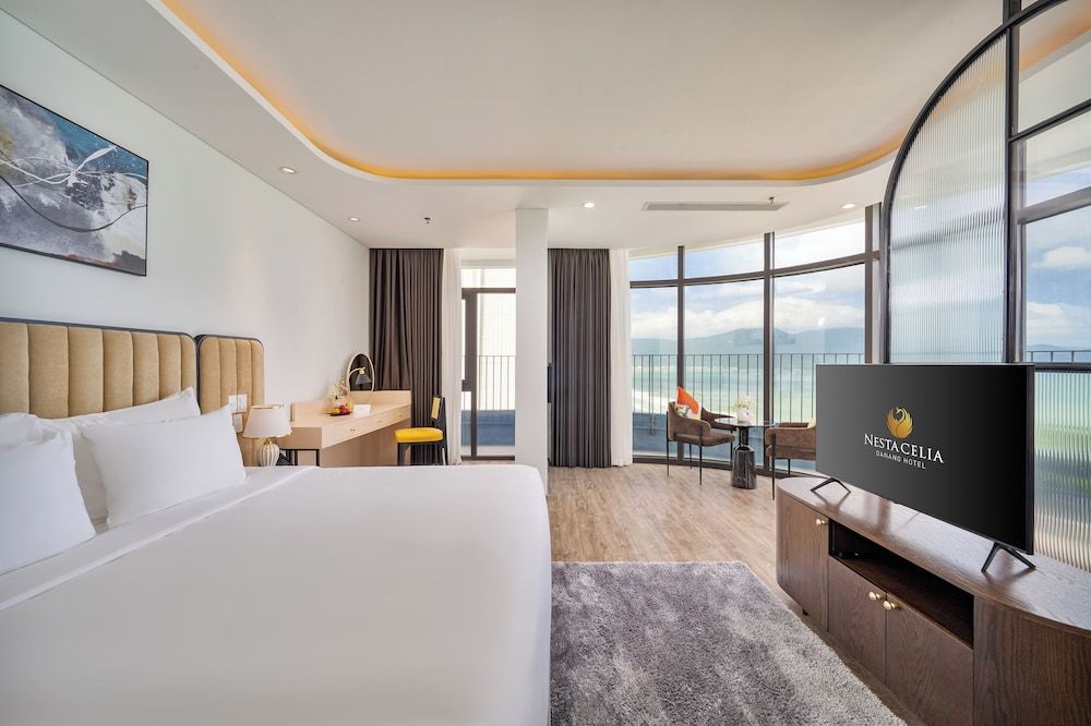 Nesta Celia Danang Hotel Executive Double Room, Partial Ocean View 4