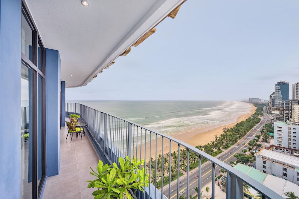 Nesta Celia Danang Hotel Presidential Double Room, Ocean View 4