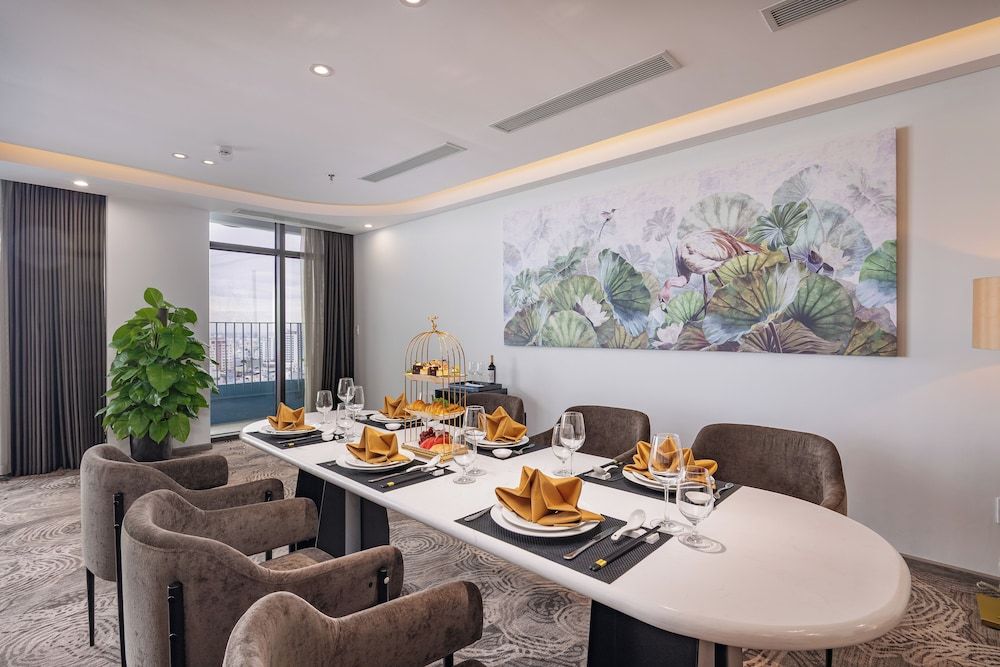 Nesta Celia Danang Hotel Presidential Double Room, Ocean View 5