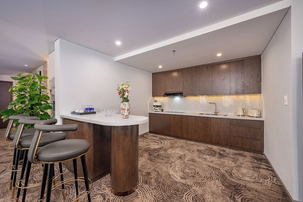 Nesta Celia Danang Hotel Presidential Double Room, Ocean View 6