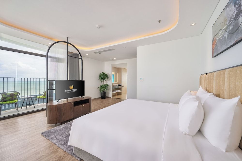 Nesta Celia Danang Hotel Executive Double Room, Partial Ocean View
