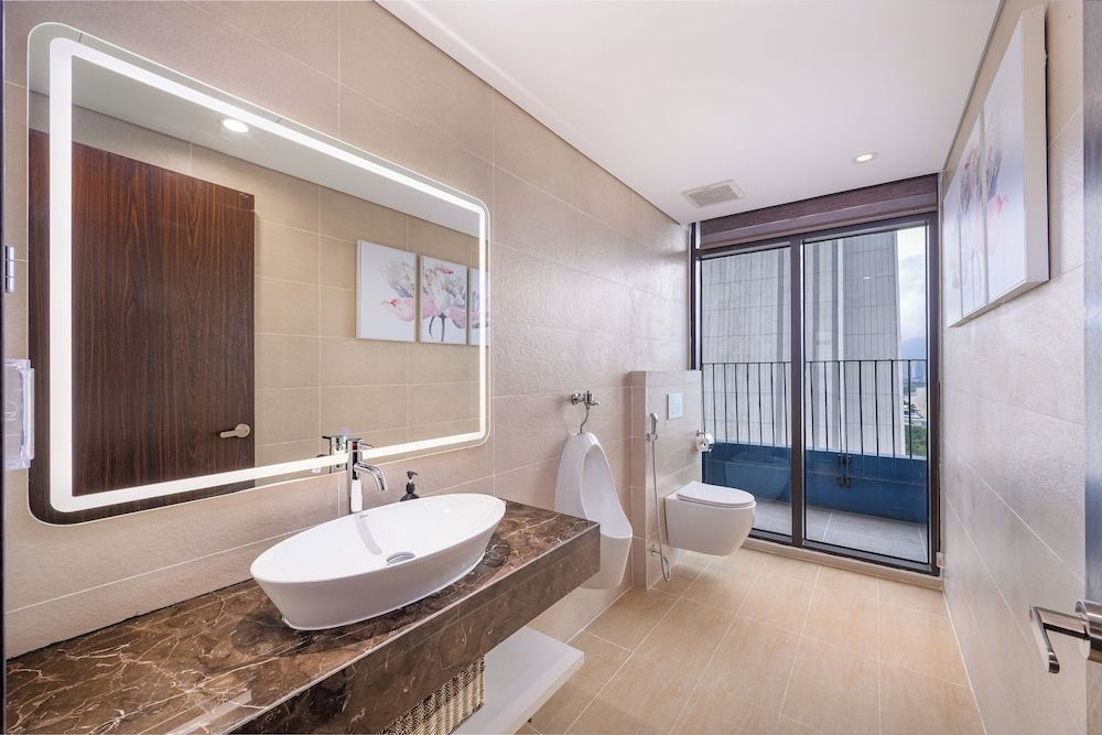 Nesta Celia Danang Hotel Presidential Double Room, Ocean View 9
