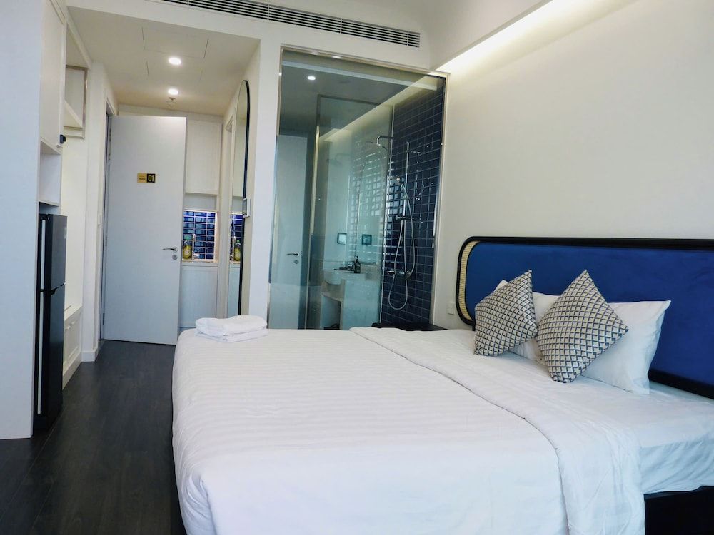 Aura Apartment Superior Studio, 1 King Bed, Sea View, Tower 11