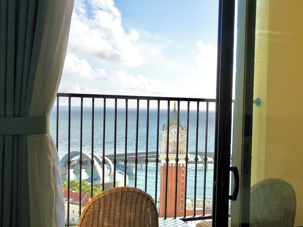 Aura Apartment Superior Studio, 1 King Bed, Sea View, Tower 10