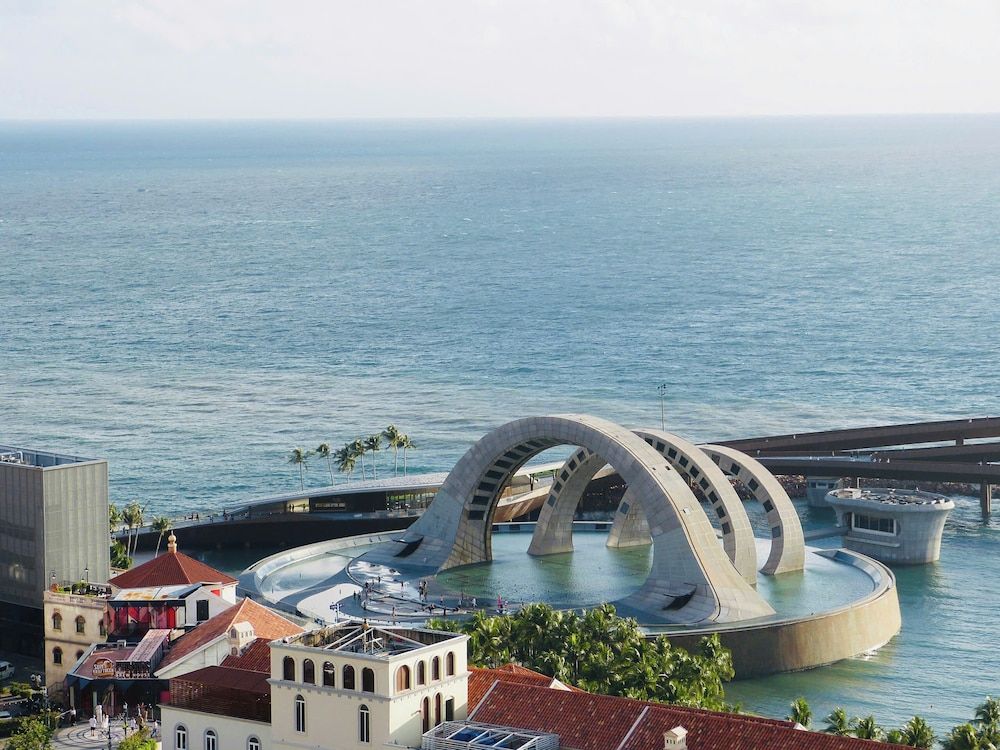 Aura Apartment Superior Studio, 1 King Bed, Sea View, Tower 6