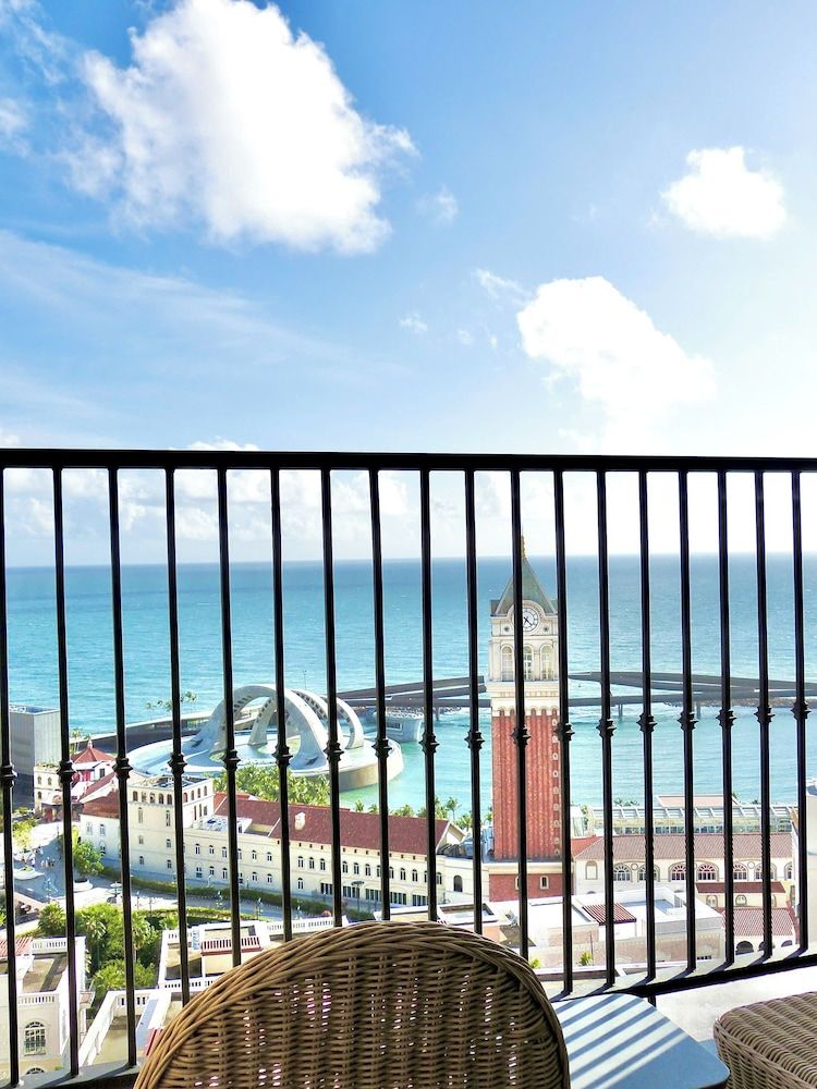 Aura Apartment Superior Studio, 1 King Bed, Sea View, Tower 8