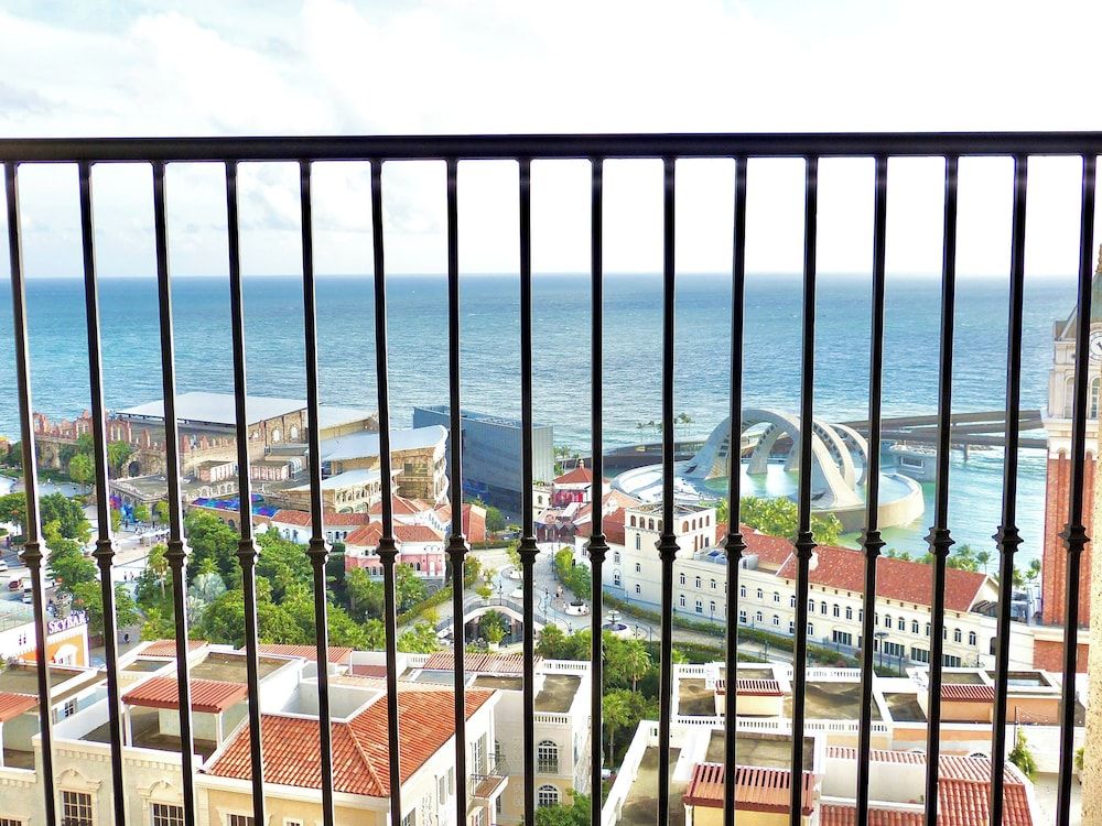 Aura Apartment Superior Studio, 1 King Bed, Sea View, Tower 4