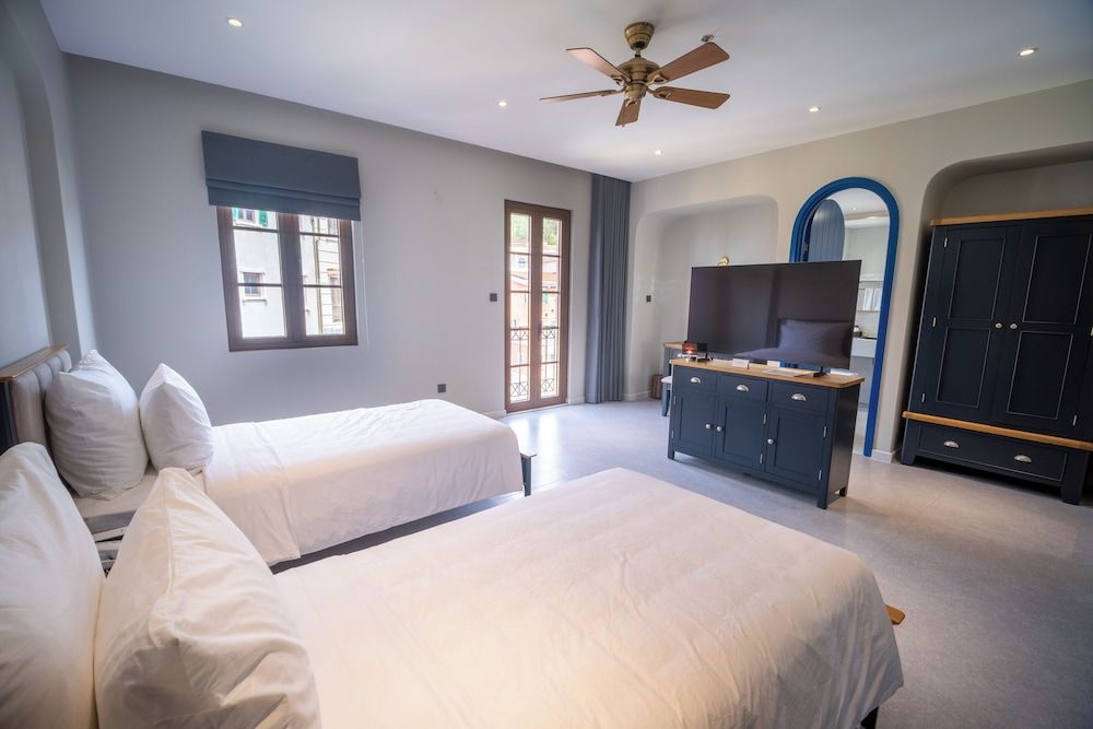 Tramonto Boutique Hotel Deluxe Double or Twin Room, Balcony, City View 2