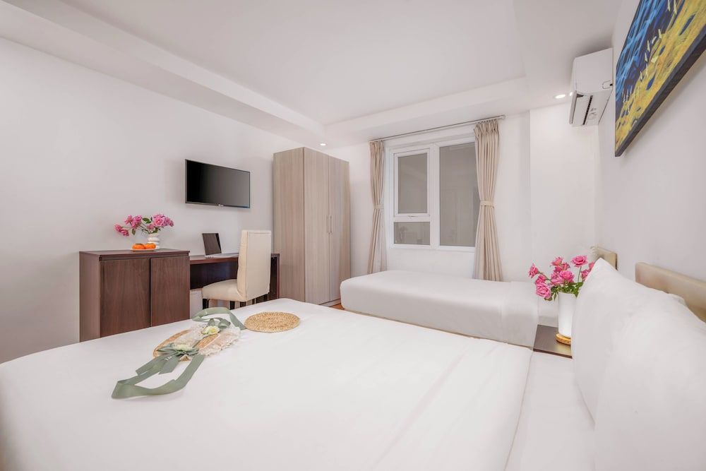 Haya Hotel Da Nang Superior Triple Room 2