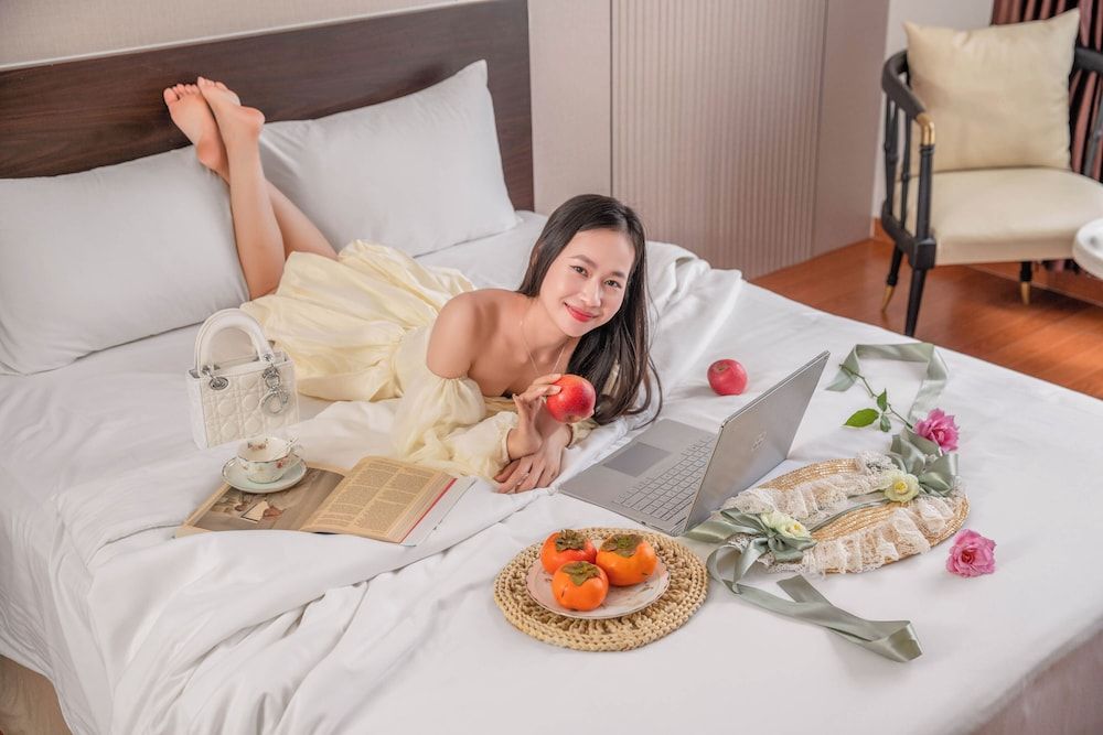 Haya Hotel Da Nang Deluxe Double Room 8