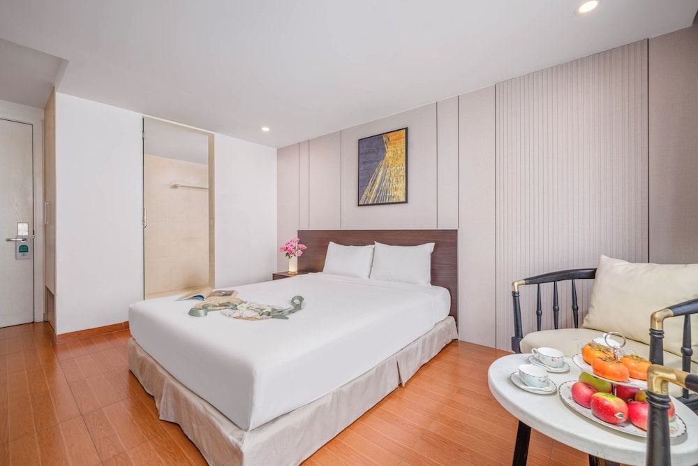 Haya Hotel Da Nang Deluxe Double Room 9