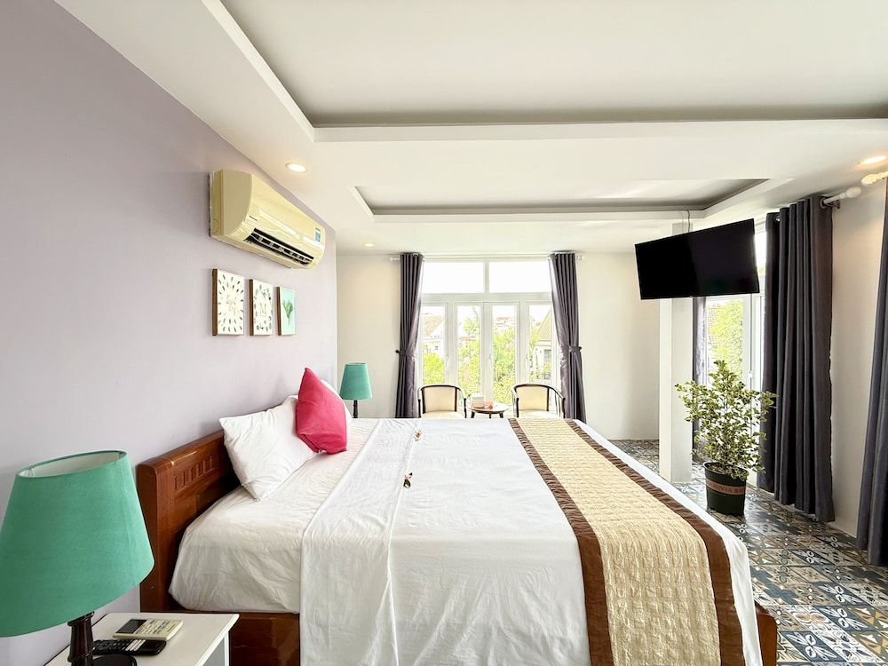 Junior Room, Balcony, City View