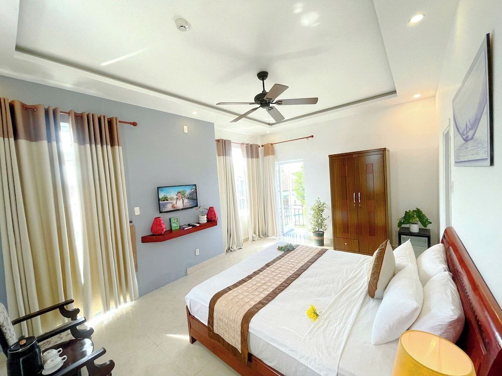 Deluxe Room, 1 Queen Bed, Balcony, Pool View