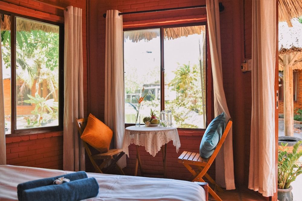 Standard Bungalow, 1 Queen Bed, Non Smoking, Lake View