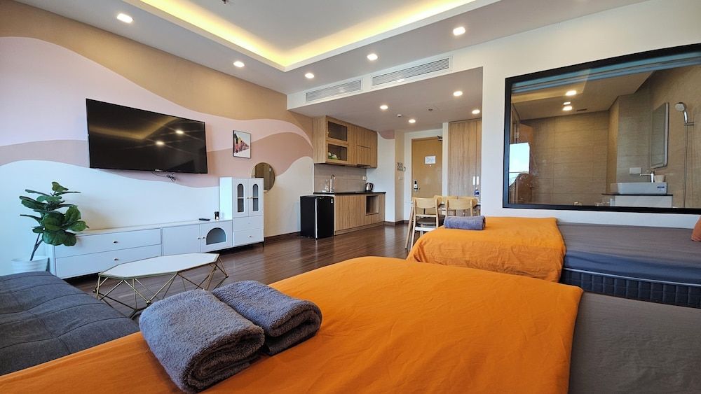 FLC Sea Tower Quy Nhon Standard Studio, Balcony, Beach View 7