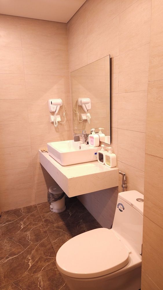 FLC Sea Tower Quy Nhon Family Apartment, Balcony, Beach View 11