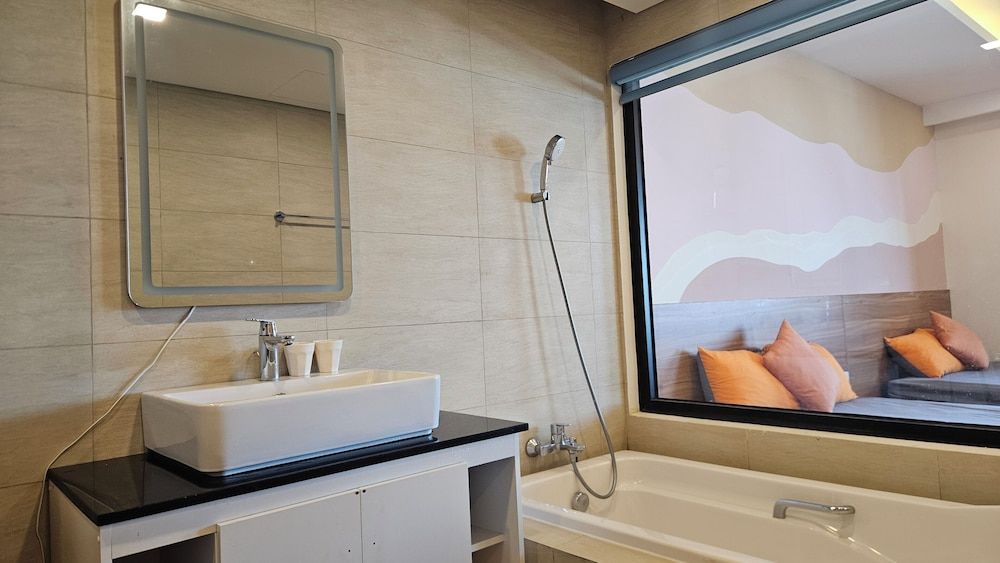 FLC Sea Tower Quy Nhon Standard Studio, Balcony, Beach View 42