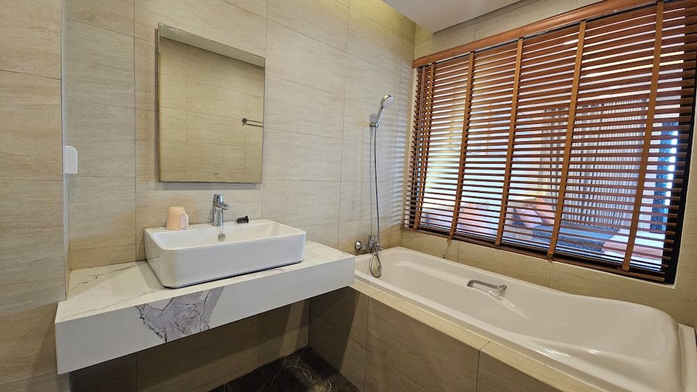 FLC Sea Tower Quy Nhon Standard Studio, Balcony, Beach View 44