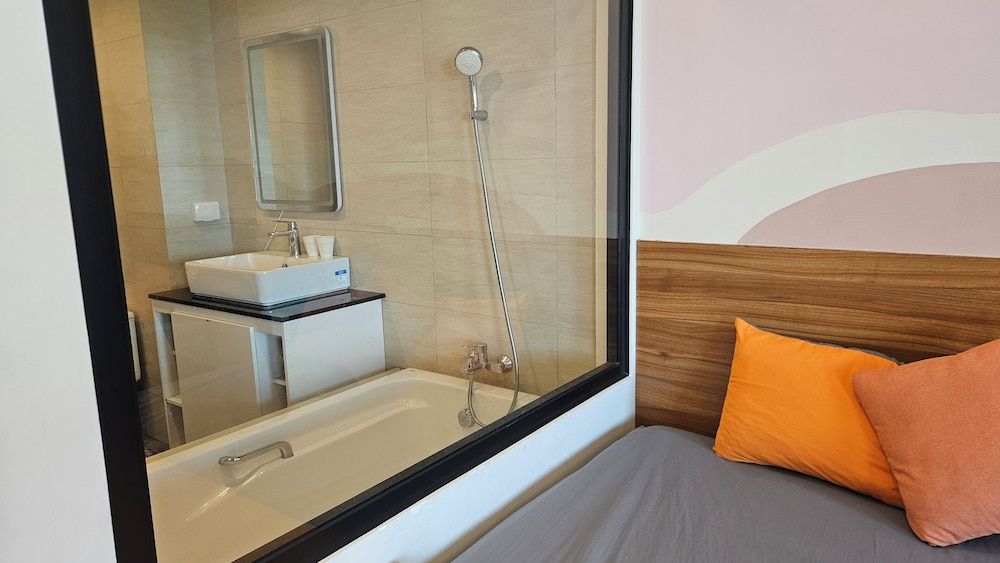 FLC Sea Tower Quy Nhon Standard Studio, Balcony, Beach View 3