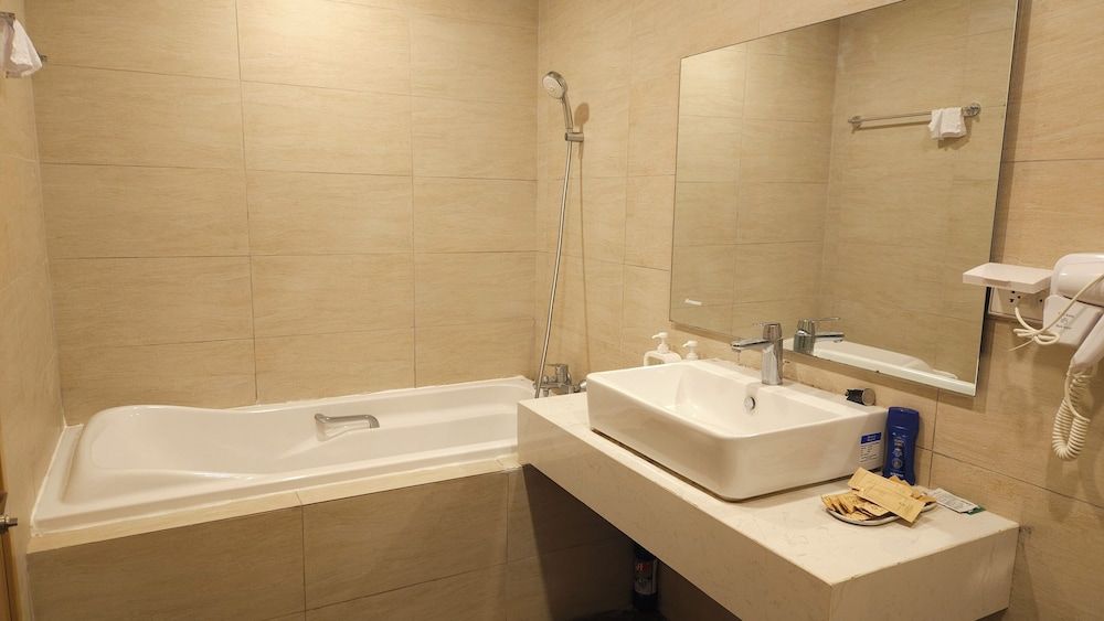 FLC Sea Tower Quy Nhon Family Apartment, Balcony, Beach View 10