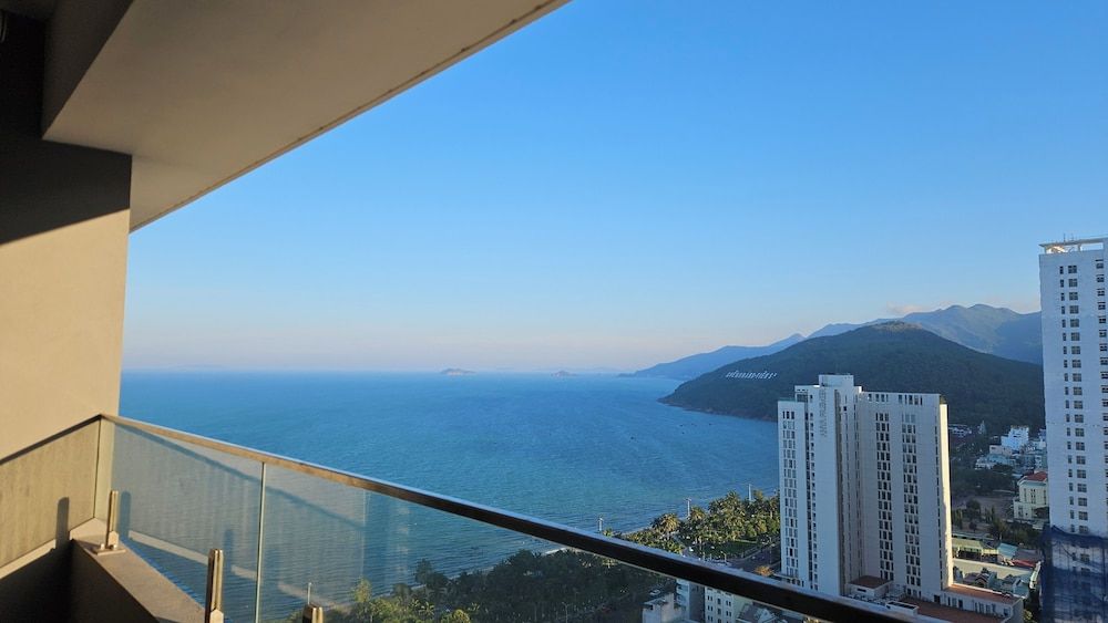 FLC Sea Tower Quy Nhon Family Apartment, Balcony, Beach View 3
