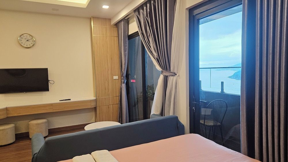 FLC Sea Tower Quy Nhon Standard Studio, Balcony, Beach View 11