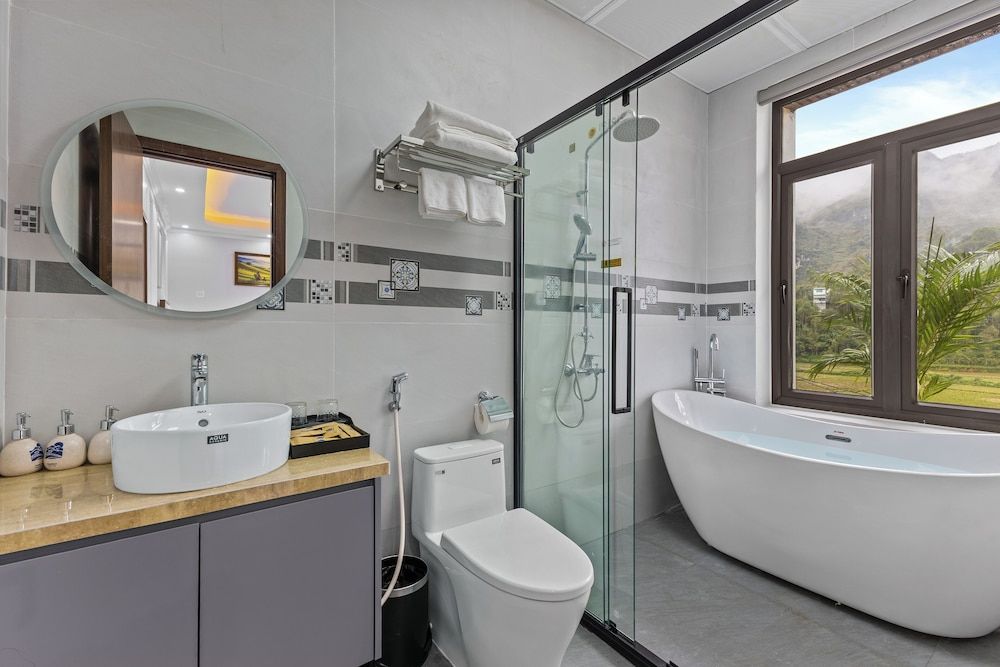 Ha Giang Hill Hotel Suite, Balcony, Mountain View 9