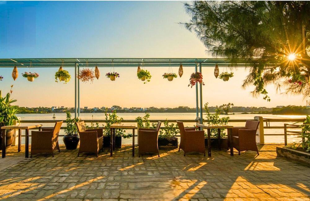 L'Heritage Riverside Hoi An Family Room, Balcony, Partial Lake View 10