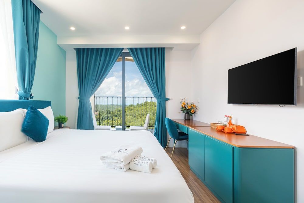 Skywave Apartment Firework Delight Deluxe Apartment, 2 Bedrooms, Balcony, Mountain View 2