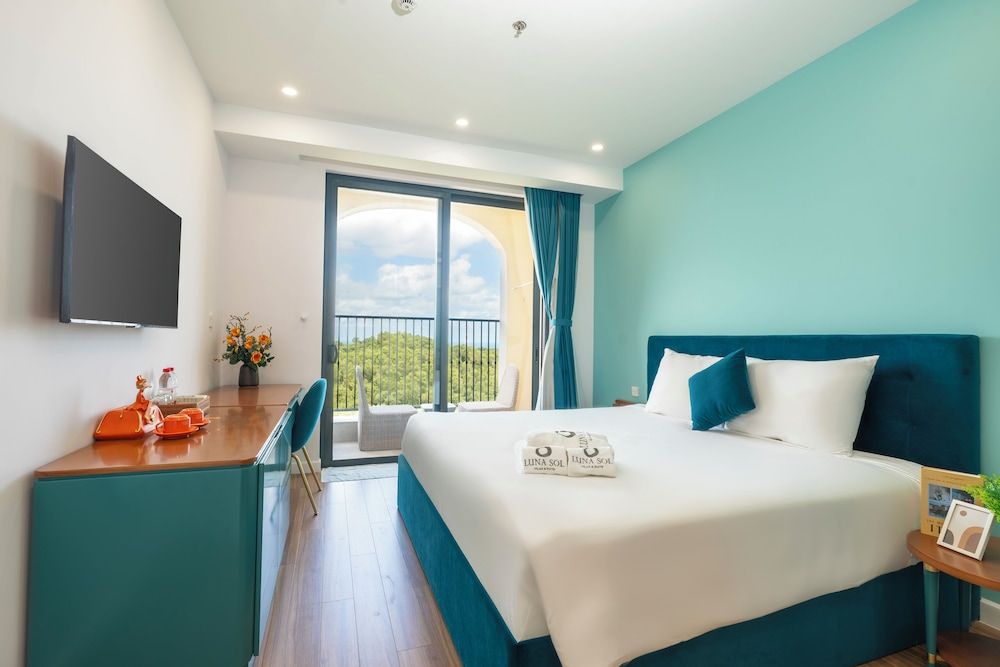 Skywave Apartment Firework Delight Deluxe Apartment, 2 Bedrooms, Balcony, Mountain View 3