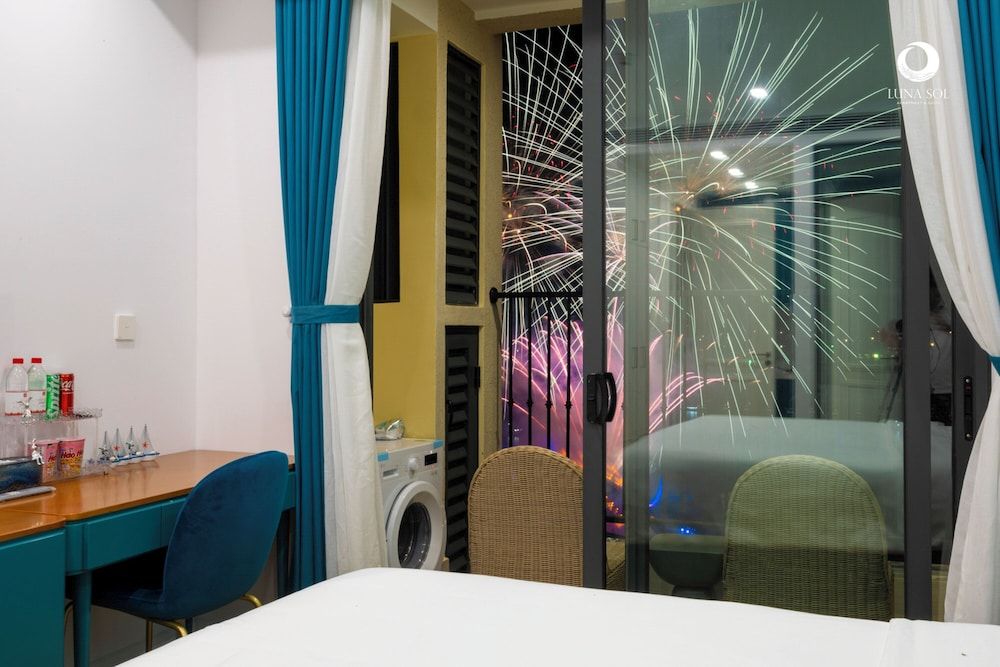 Skywave Apartment Firework Delight