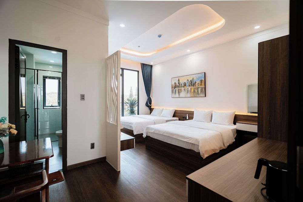 Hoang Thien Homestay & Sport Executive Quadruple Room, Balcony, Hill View 4