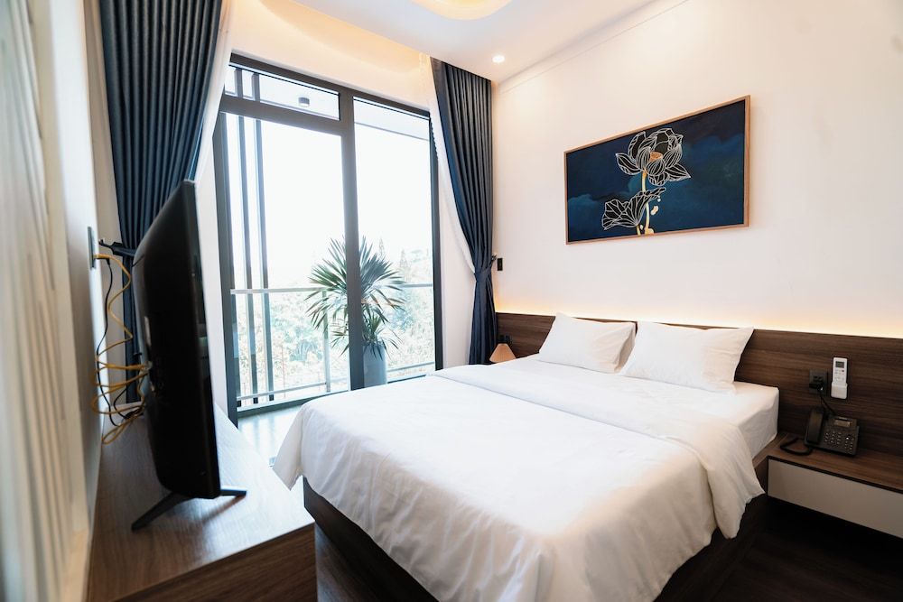 Hoang Thien Homestay & Sport Superior Double Room, Balcony, Garden View 9