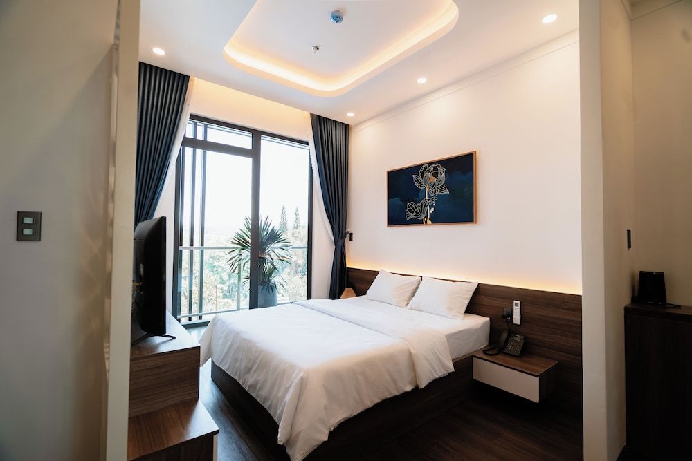 Hoang Thien Homestay & Sport Superior Double Room, Balcony, Garden View 3