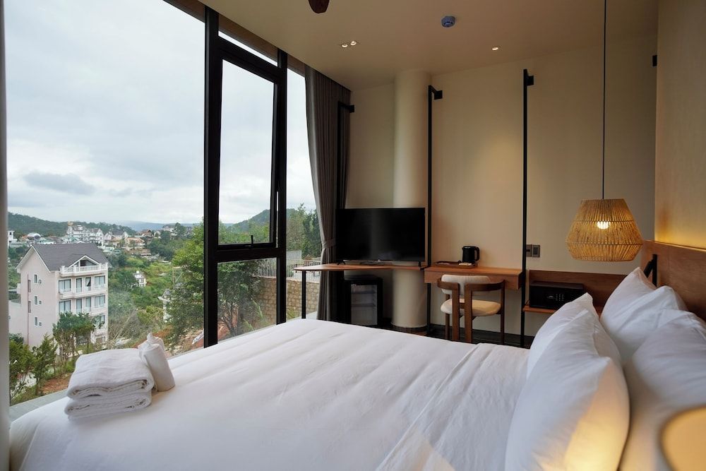 Deluxe Double Room, Bathtub, Mountain View
