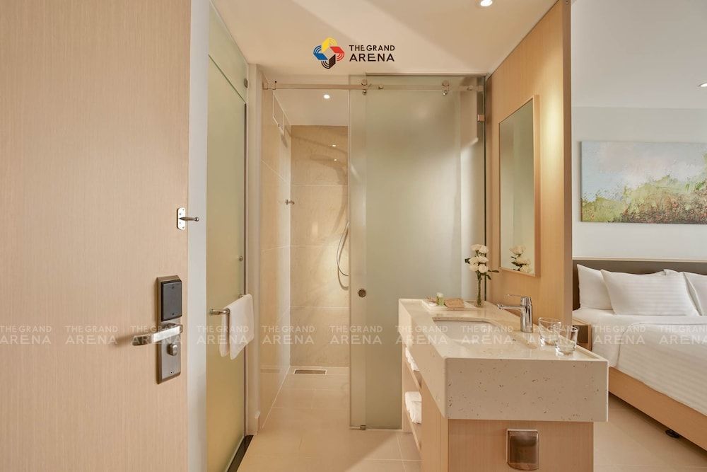 The Grand Arena Cam Ranh Hotel & Resort Deluxe Twin Room with Balcony 5