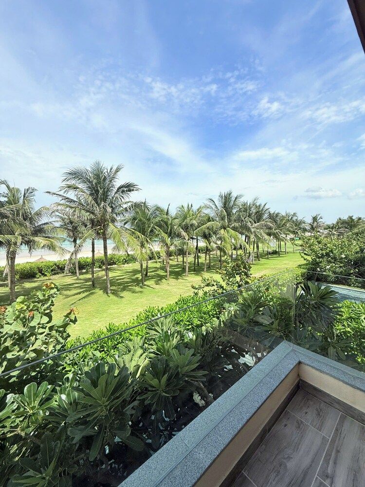 Deluxe Villa Beach Front Panoramic Villa, Beachfront 19