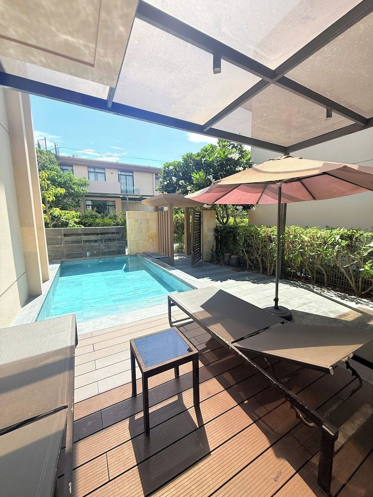 Deluxe Villa Beach Front Deluxe Villa, Beachside 2