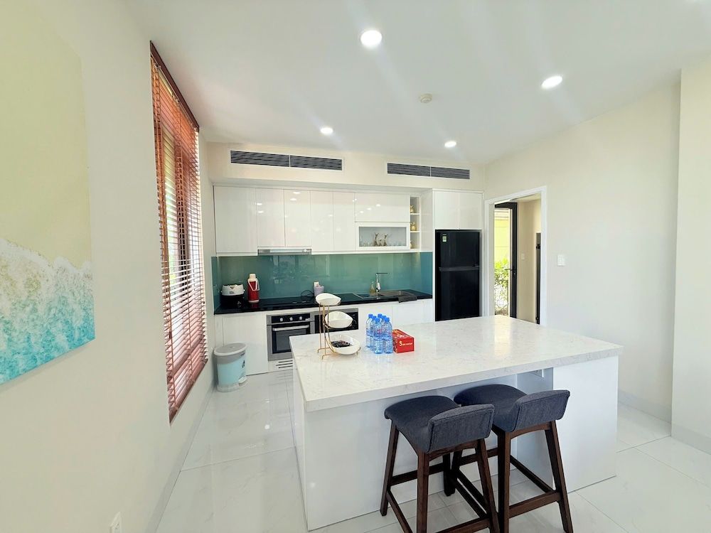 Deluxe Villa Beach Front Deluxe Villa, Beachside 12