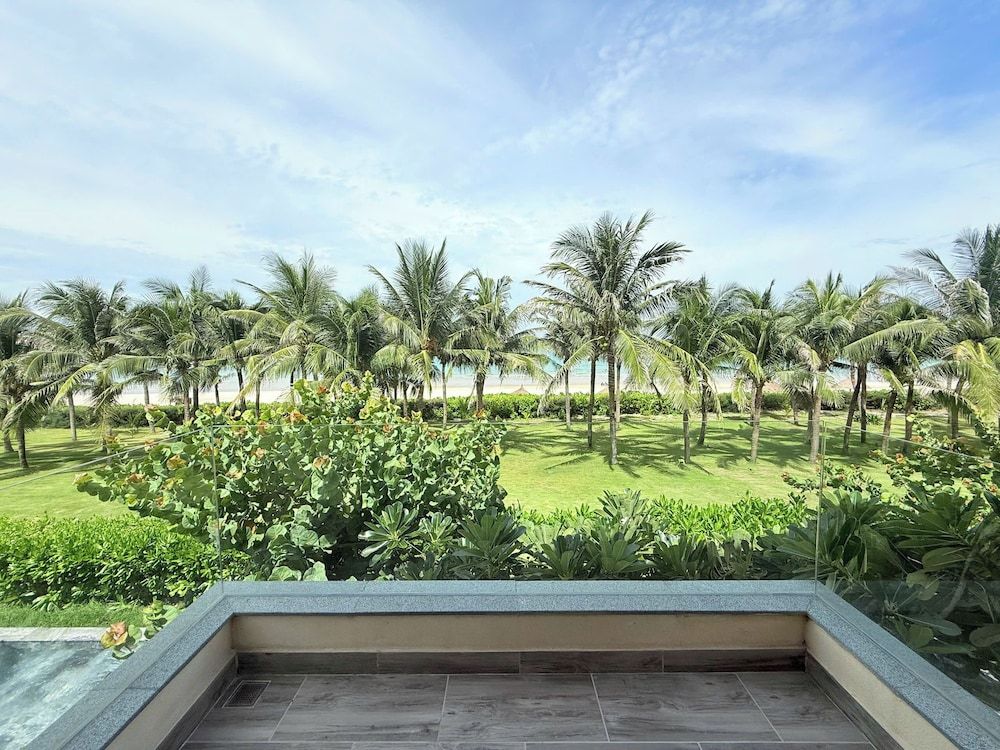 Deluxe Villa Beach Front Panoramic Villa, Beachfront 20